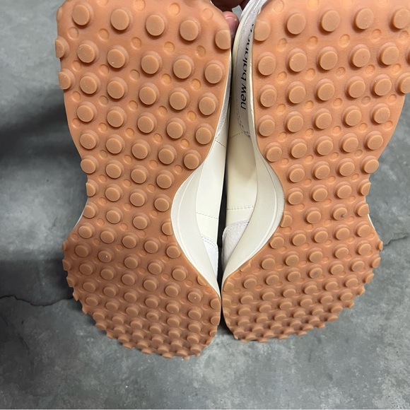 New Balance 327 - Picture 5 of 8